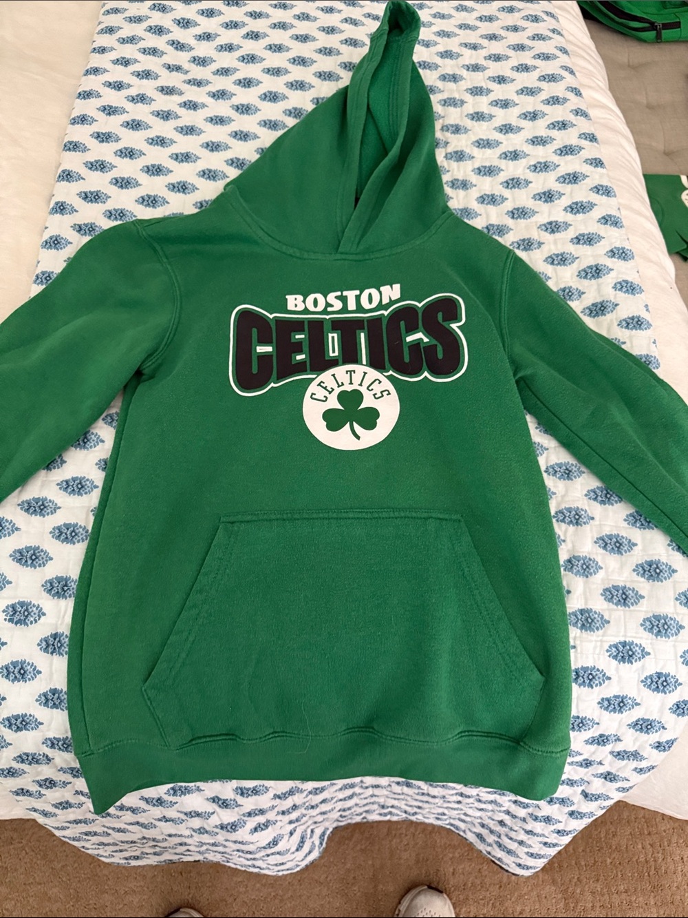 Green Kids Celtics Hoodie Sweatshirt youth medium